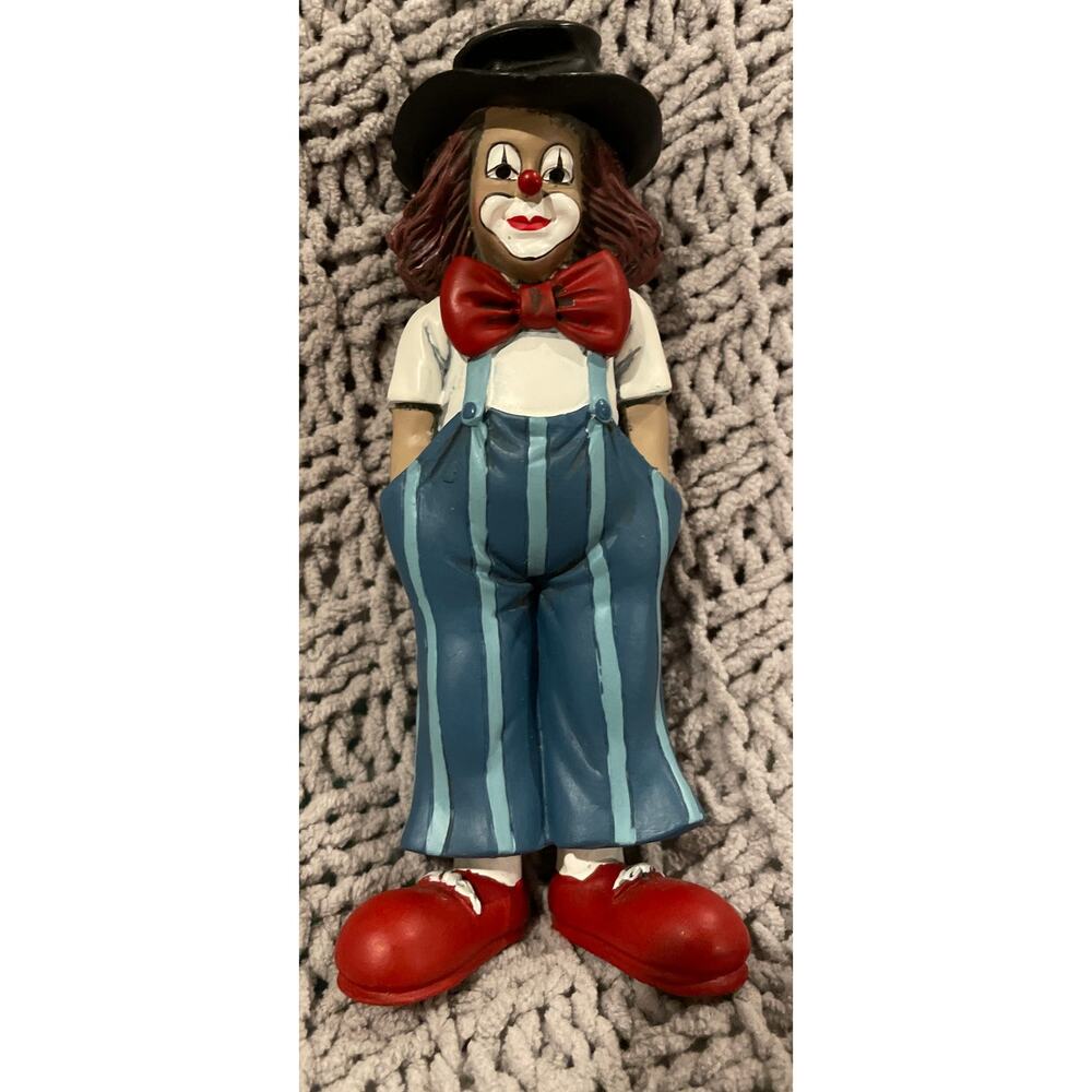 Clown Figurine Boy Hands in Pockets Gilde Comedy Collection